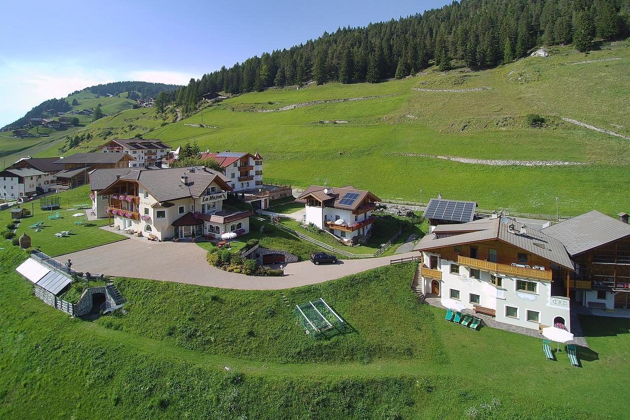 Hotel Garni La Majon Wolkenstein in Gröden Exterior foto